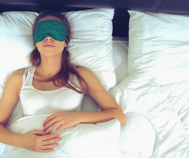 Las mujeres necesitan dormir más que los hombres porque tienen un cerebro más “activo”