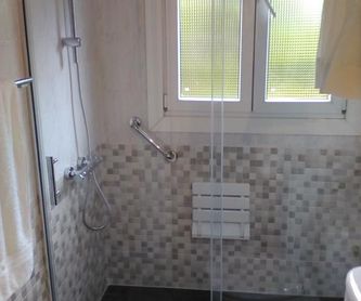 Mamparas de ducha para personas con movilidad reducida: Servicios de Cristalería Fernando