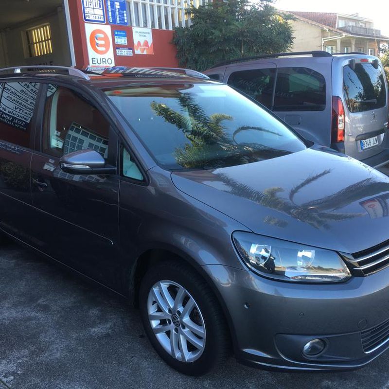 VOLKSWAGEN TOURAN 2.0TDI 140CV AUTOMÁTICO: VEHÍCULOS de Ocasión A Lagoa Ribadumia