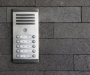5 problemas comunes en porteros automáticos y cómo evitarlos con mantenimiento