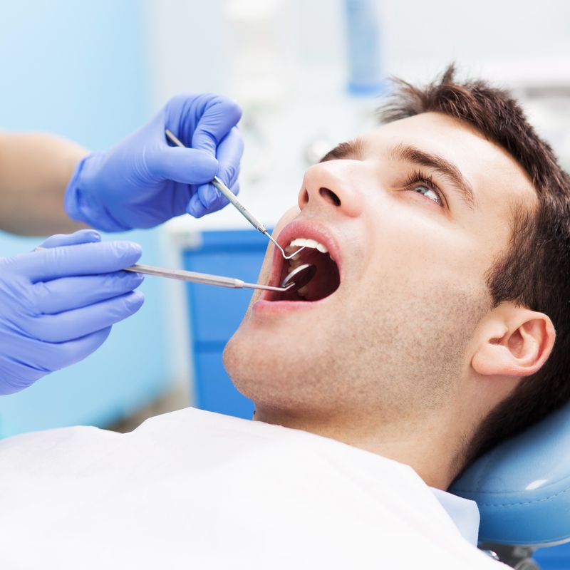 Cirugía dental: Tratamientos de Clínica Dental Del Valle