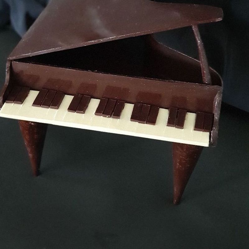 Piano de chocolate para mesas dulces en Marbella