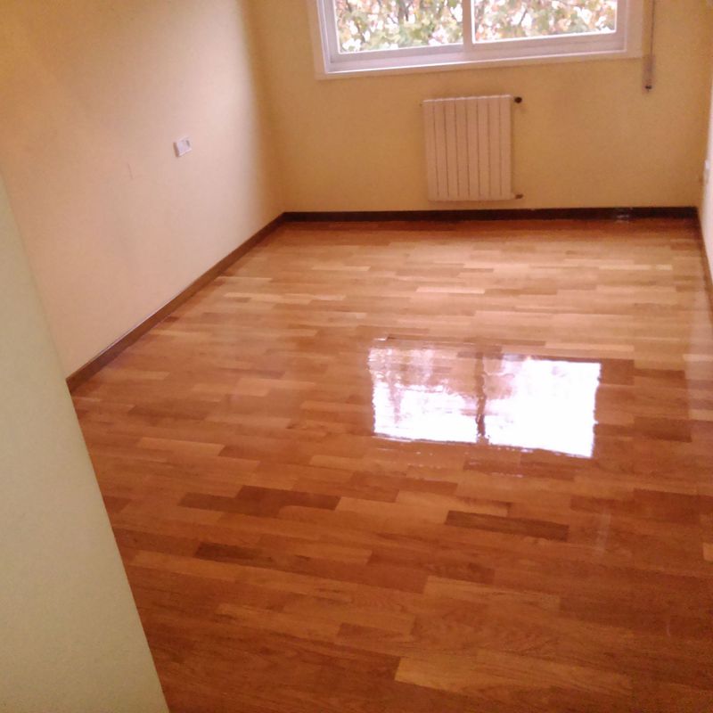 lamparquet de roble acabado en brillo