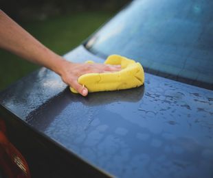 Cómo lavar el coche para no dañar la pintura