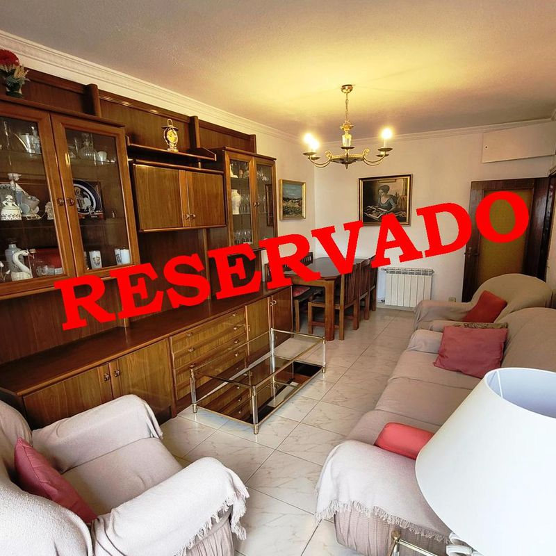 Piso en Pico de Almanzor, 3 habitaciones, cocina, salón, 1 baño. Mucha luz:  de Vicente Palau Jiménez - Agente Inmobiliario