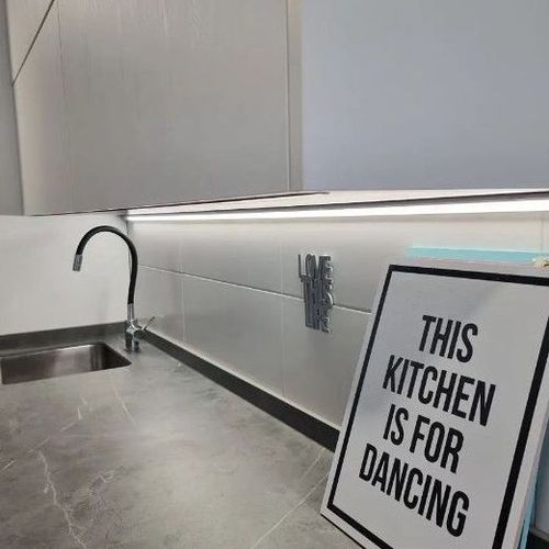 THIS KITCHEN IS FOR DANCING 