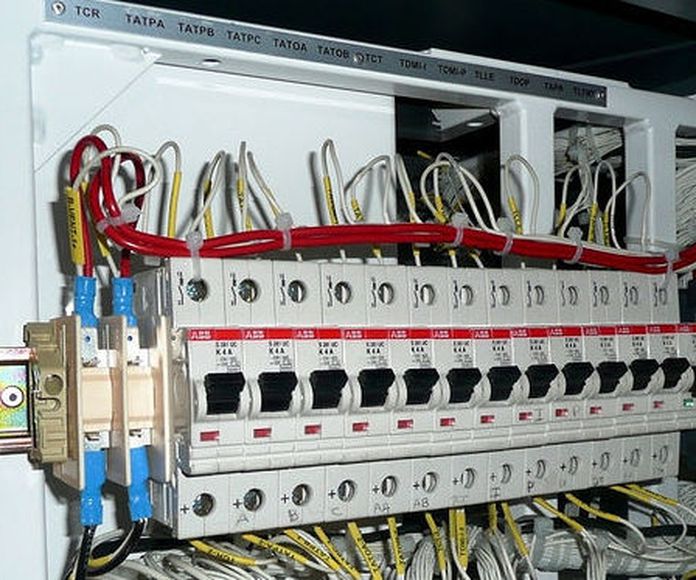 Material para instalaciones en baja tensión: Productos y servicios de Suministros Eléctricos Global Light