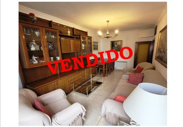 Piso en Pico de Almanzor, 3 habitaciones, cocina, salón, 1 baño. Mucha luz