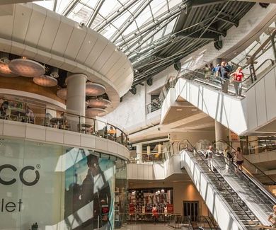 Aumentan un 4,9% los negocios en España