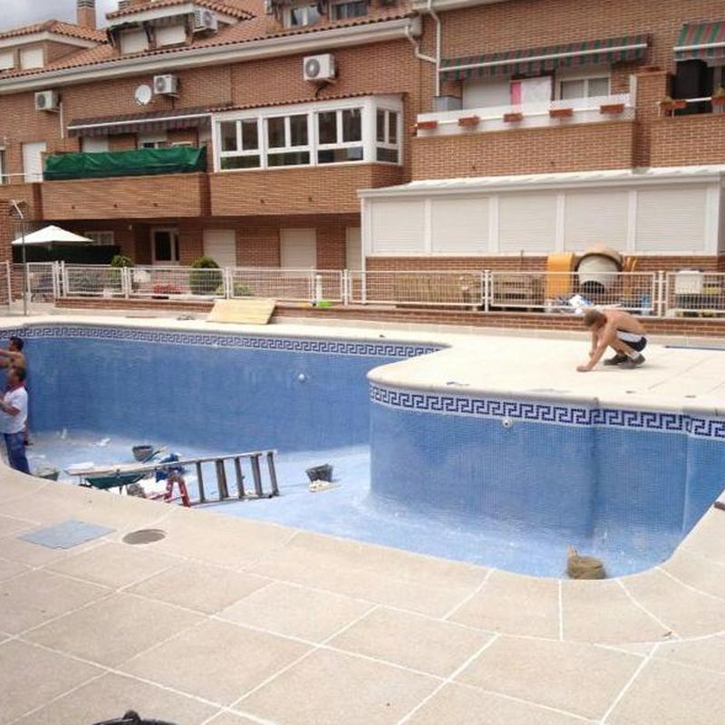 Creación de piscina con plato de ducha: Productos y Servicios de Bordes de Piscinas J. Antonio Alonso