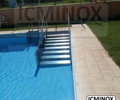 Barandillas y escaleras de acero inoxidable para piscinas: la mejor opción para disfrutar del verano