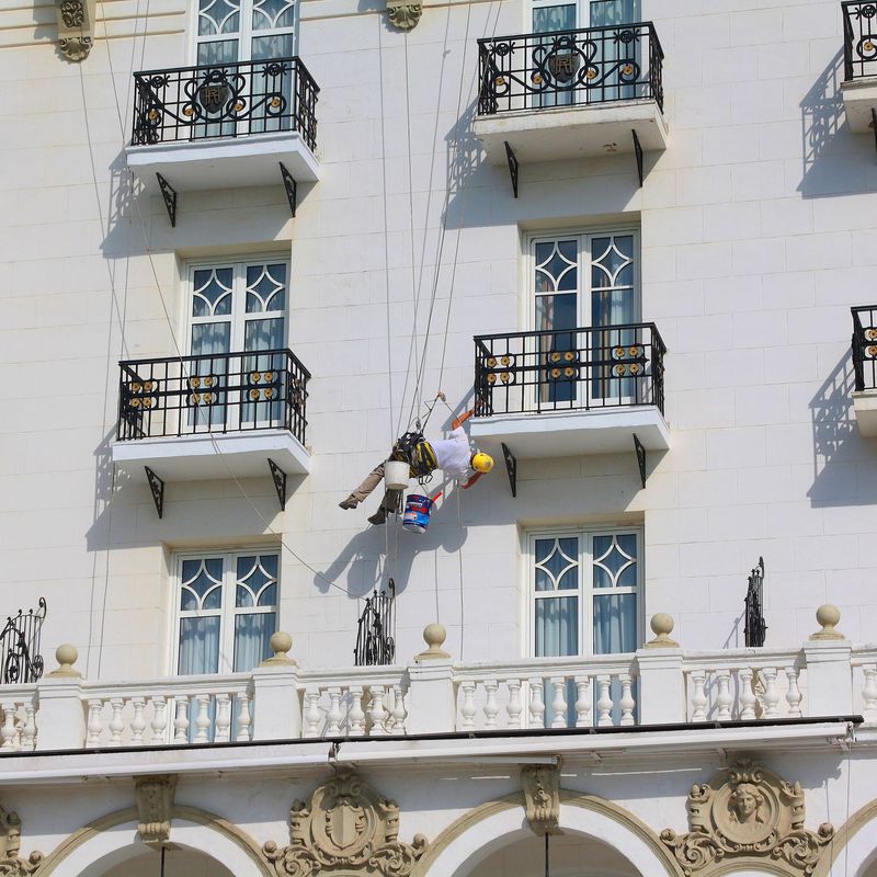  Mantenimiento de pintura en fachadas Hotel Real Santander