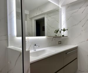 REFORMA DE BAÃ‘O CON MUEBLE DE BAÃ‘O A MEDIDA