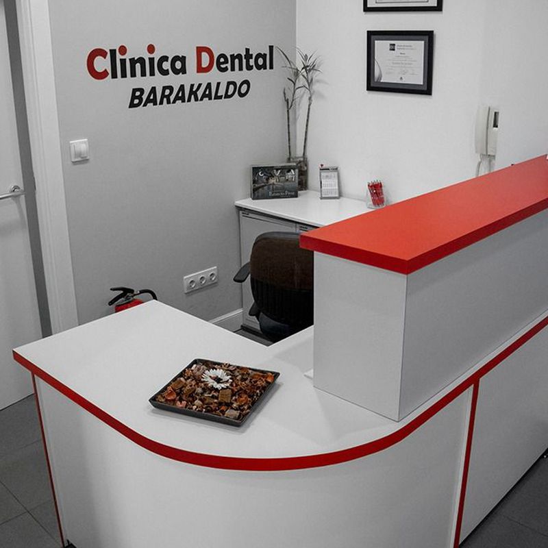 limpiezas dentales: Servicios de Clínica Dental Barakaldo