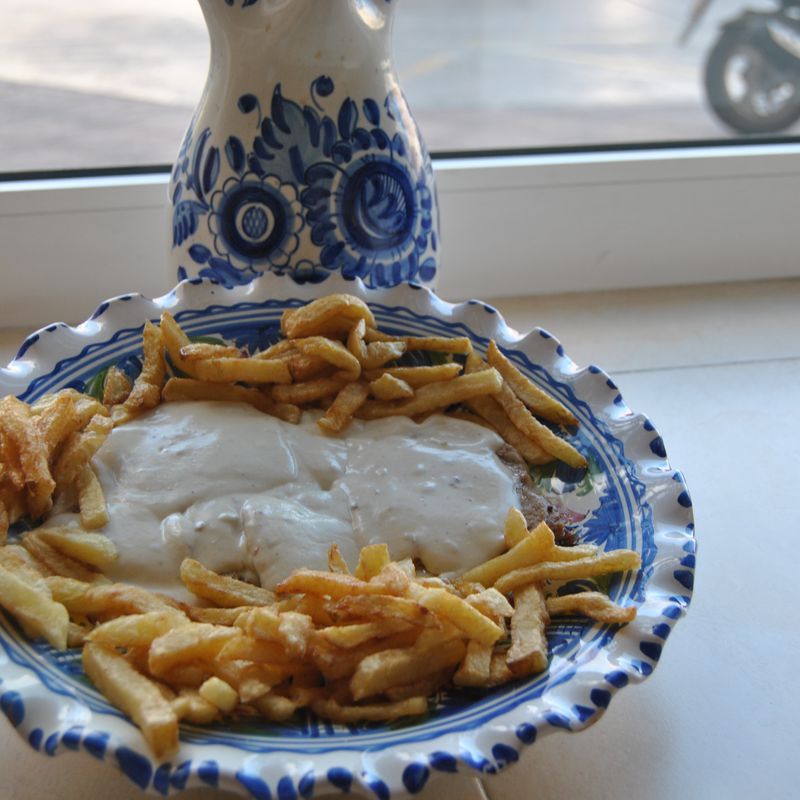 4 Lomo en Salsa Roquefort con Guarnicion.: Menú Sábado 25 Marzo. de La Olla
