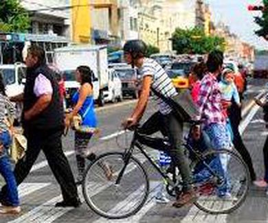 Ciclistas y peatones, primero