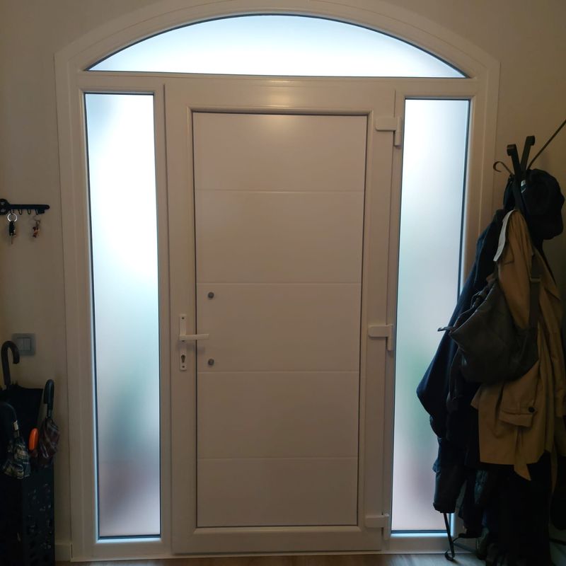 Puerta vicolor, exterior roble, interior blanco