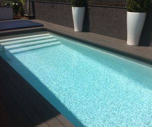 Piscina revestimiento de madera Barcelona