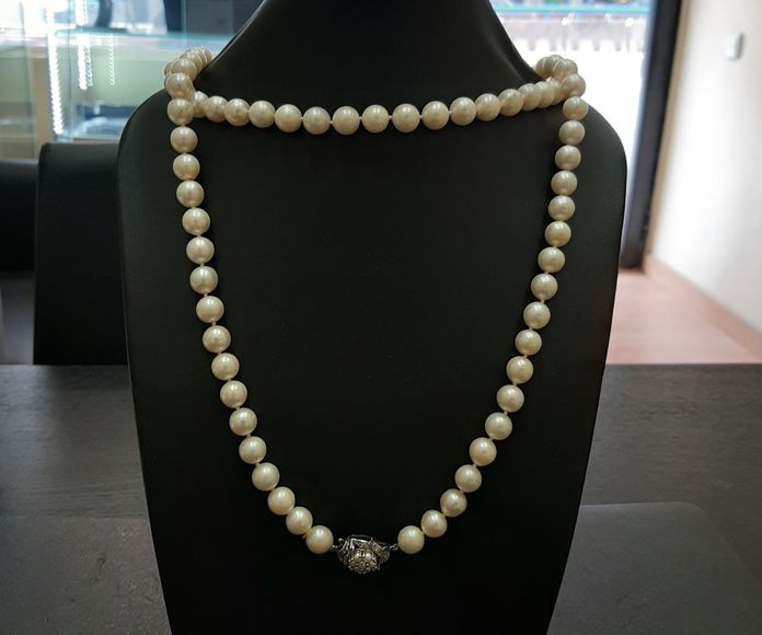 Collar de perlas y broche en oro blanco con diamantes: Compra Venta de Oro y Plata de MR. SILVER & GOLD