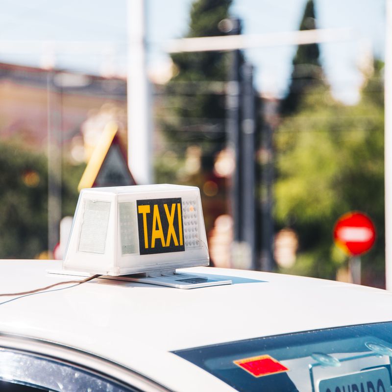 Taxi servicio de paquetería a empresas: Servicios de RAFAEL GARCÍA NAVARRO