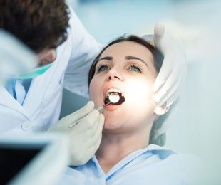 ¿Qué son las fundas dentales?
